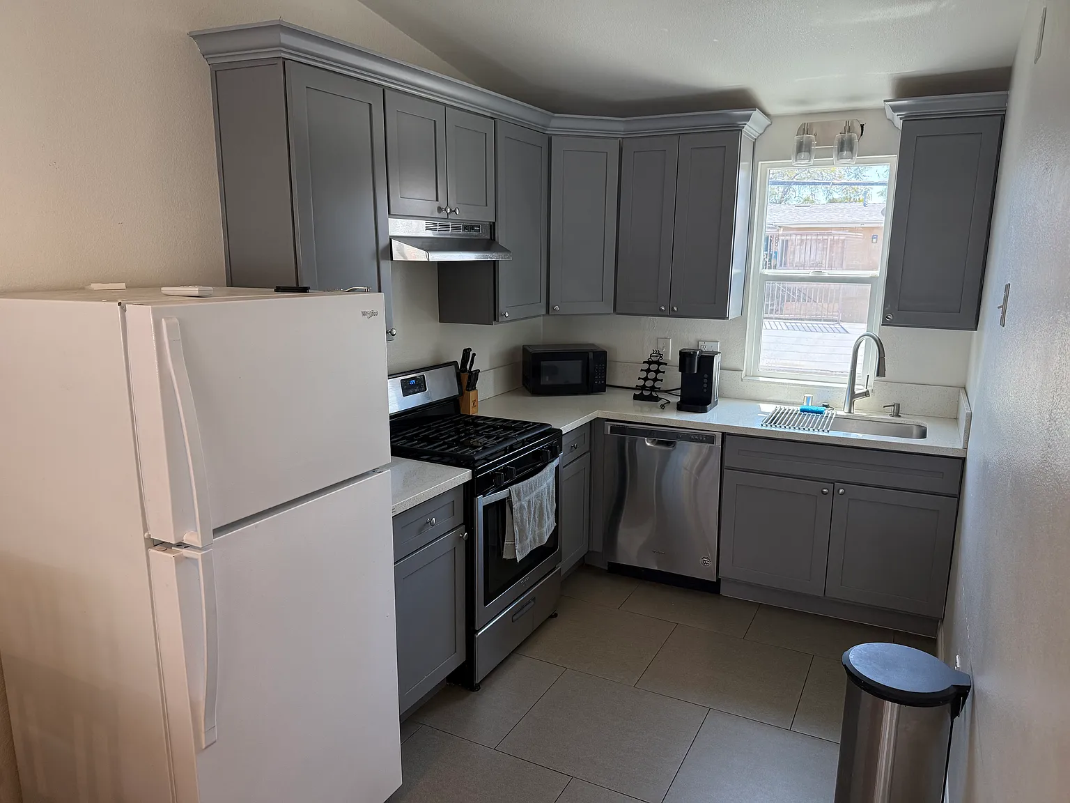 108-116 Wakefield Ave E — Photo 4