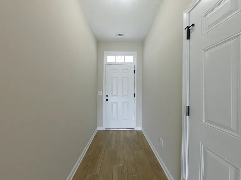 760 Keyes Dr — Photo 2