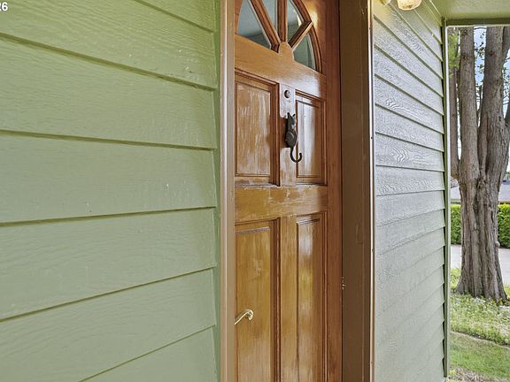 3rd image of 1827 SW Dewitt St