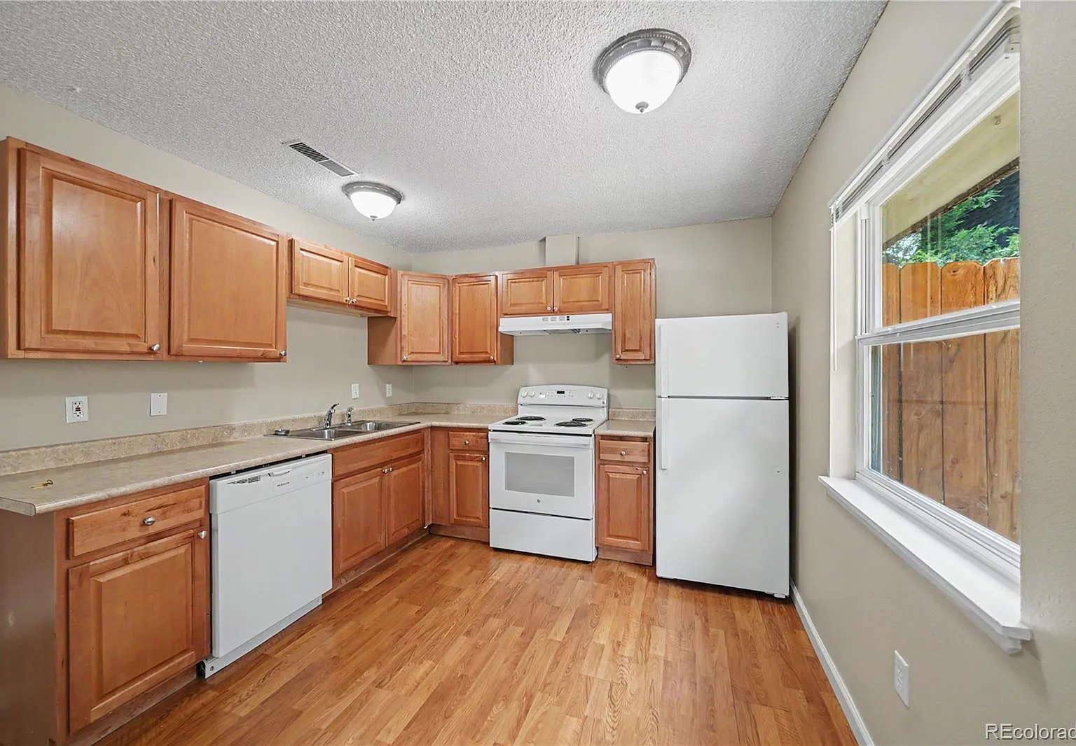 2 bed, 1.0 bath, 1024 sqft, $2,295 — Photo 3