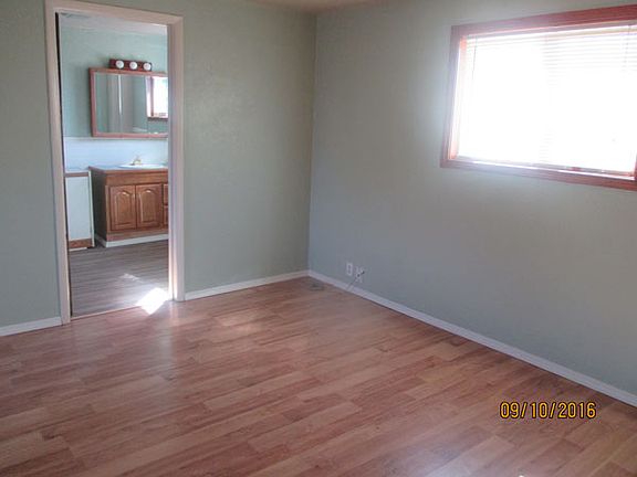 5th image of 503 8th Ave W