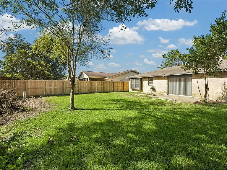 17134 Barcelona Dr — Photo 29