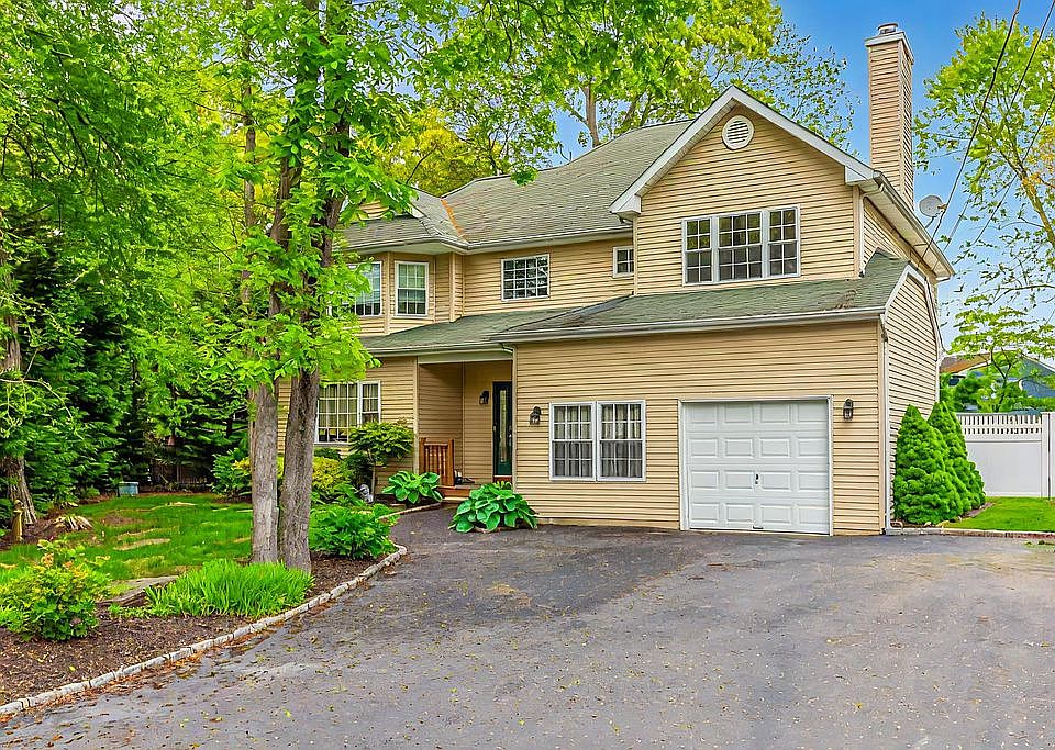 1st image of 195 Bridle Way