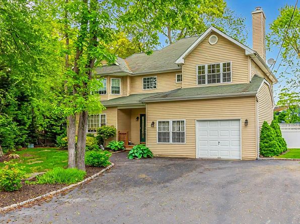 195 Bridle Way