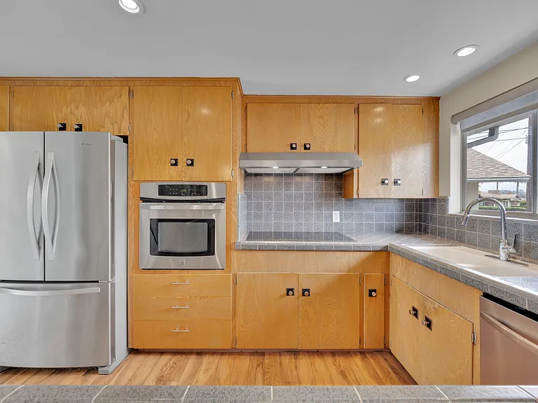 5621 Morro Way — Photo 12