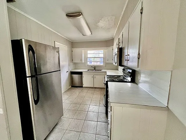 1642 Oakland Ave — Photo 5