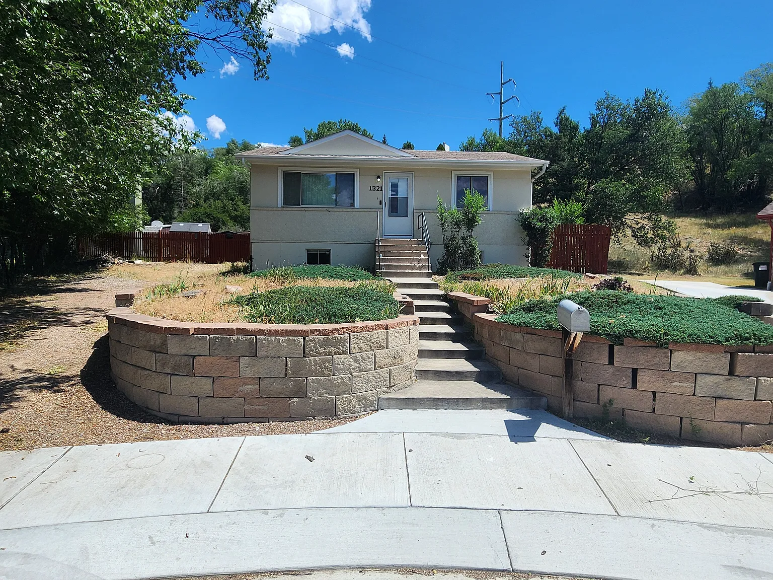 5 bed, 1440 sqft, $2,425 — Photo 1