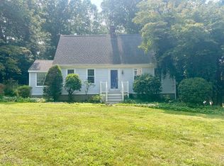 9 Holly St, Pawcatuck, CT 06379