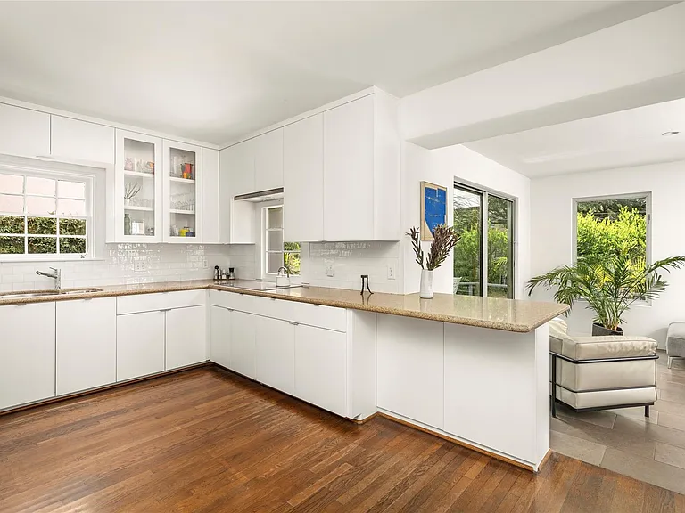 2120 Quenby St — Photo 18