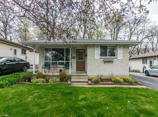 34 Blackhorne Cres, Kitchener, ON N2E 1T1