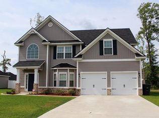 620 Red Oak Ln, Hinesville, GA 31313