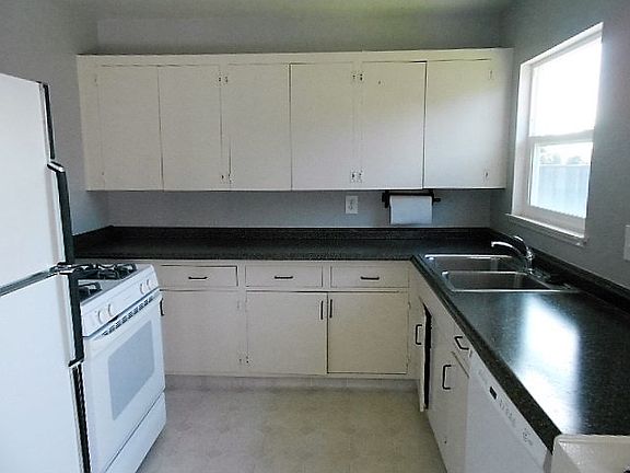 5th image of 371 Seaside Dr
