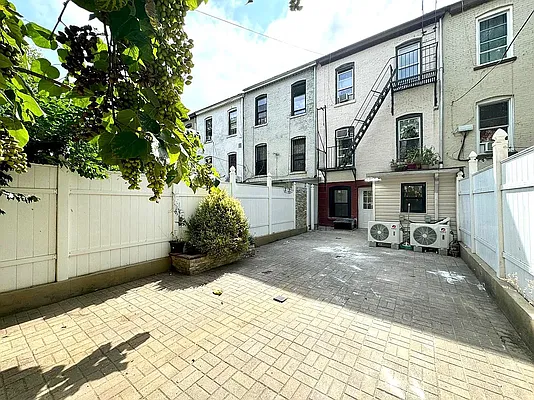 Rented by Pear NYC LLC | media 47