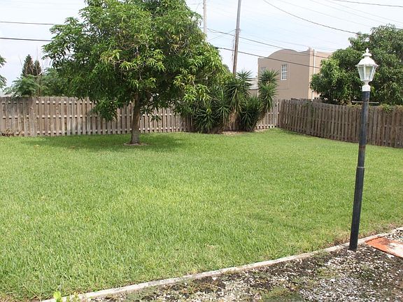 4th image of 909 Lytle St