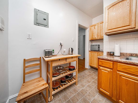 3rd image of 2821 37th St APT 2R