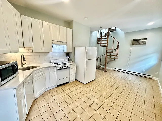 29 Charter St #3 — Photo 3