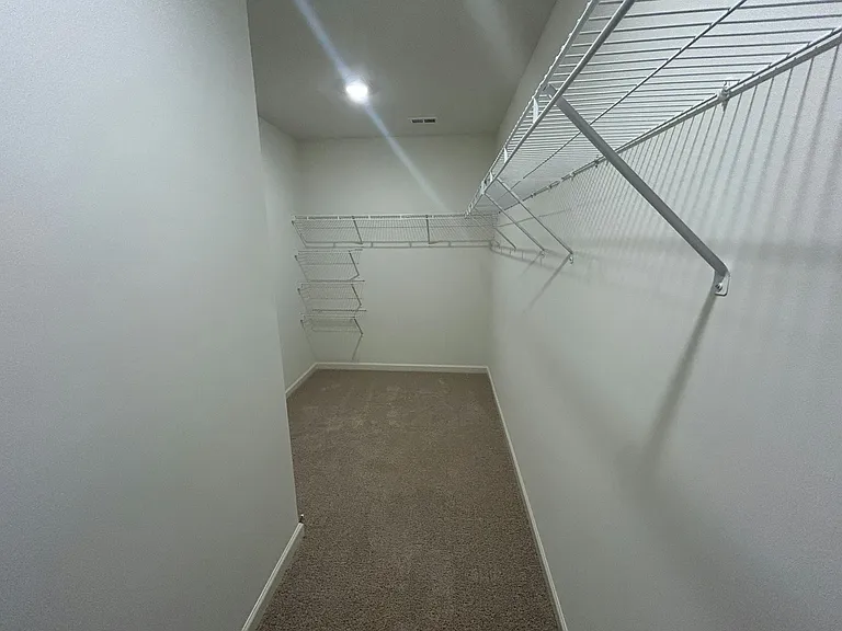 Master Walk-in