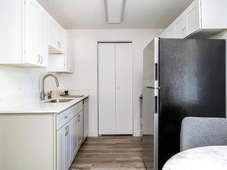 Westwood Green Apartments — Photo 13