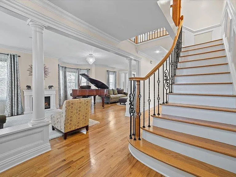 283 Harrison Ave — Photo 2