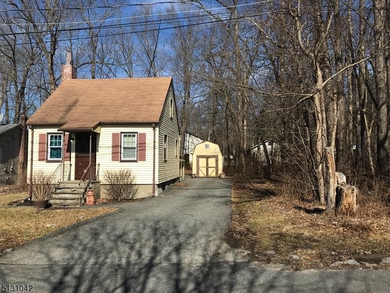 1st image of 14 Madelyn Ave