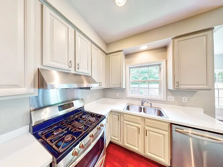 425 New Parkside Dr — Photo 18