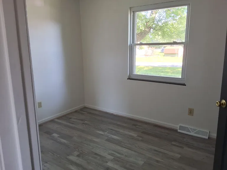111 Cherrywood Dr — Photo 7