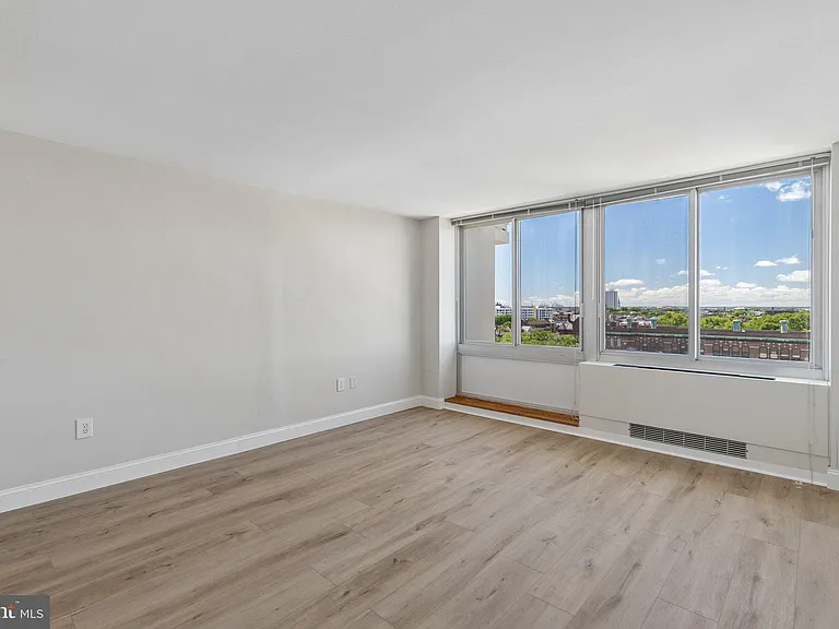 604 S Washington Sq #36-913 — Photo 1