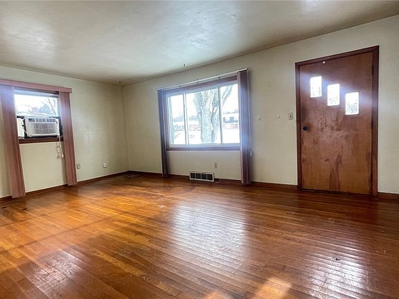 3rd image of 880 Wheatland Rd