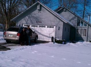 8444 Cooley Beach Dr, White Lake, MI 48386