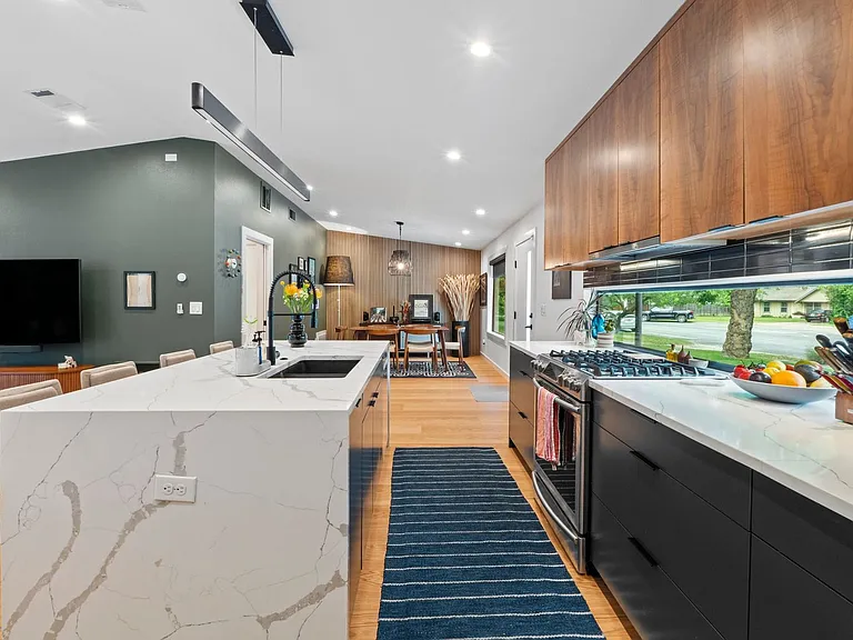 3205 Locke Ln — Photo 10