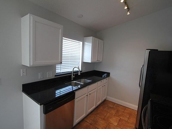 4th image of 104 Battlegrove Dr