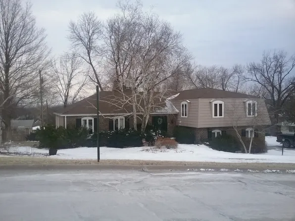 1101 Pioneer Ln, Manhattan, KS 66502