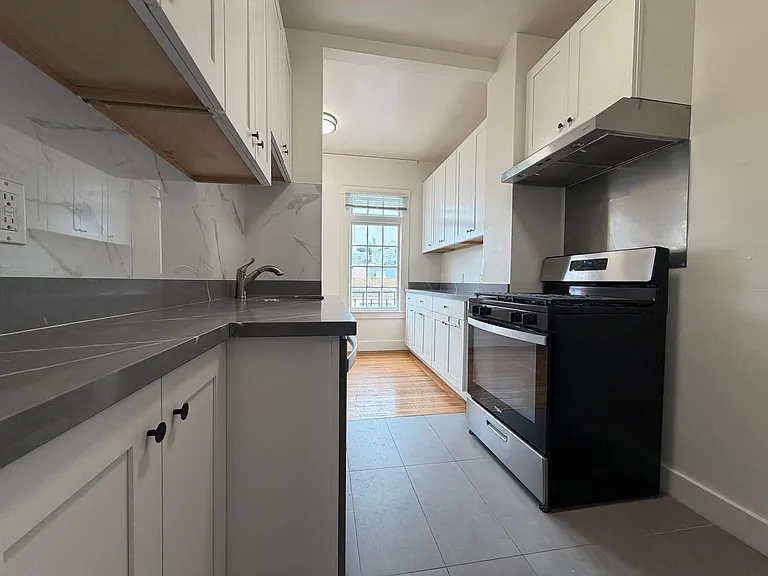 3035 Gough St — Photo 12