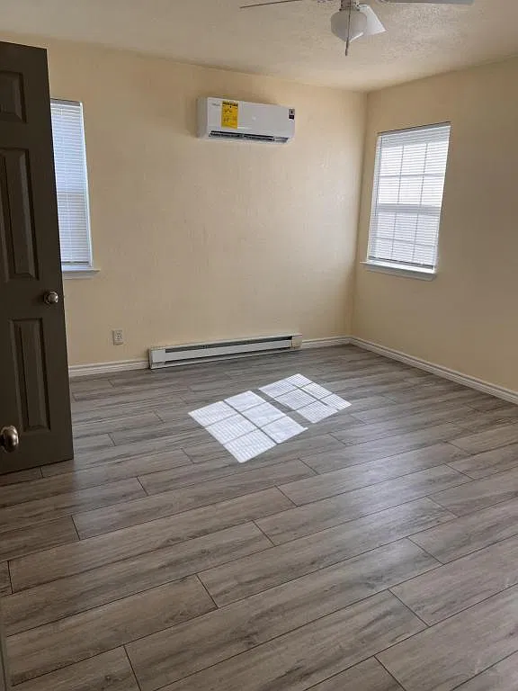 920 Wells St — Photo 2