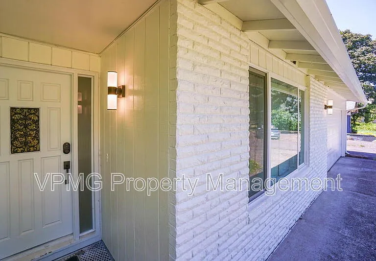 19419 NE 11th St — Photo 6