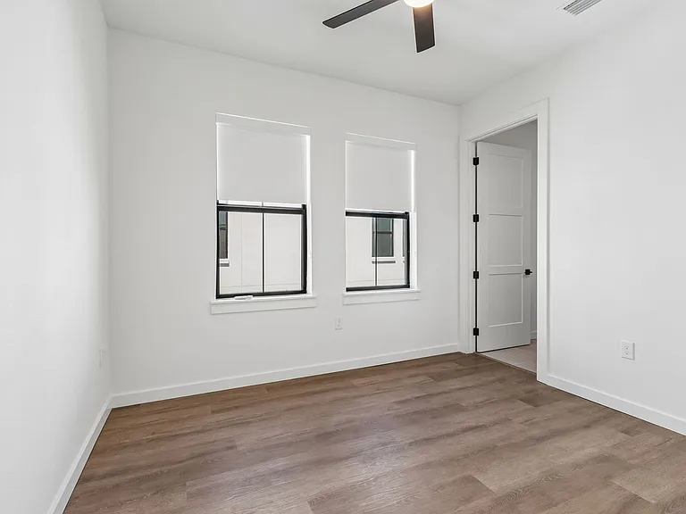 1218 E Kay St #14 — Photo 38