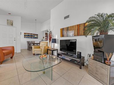 2811 N Oakland Forest Dr #202, Fort Lauderdale, FL, 33309