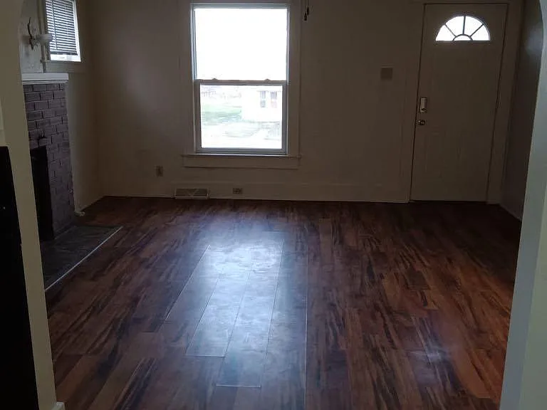 1437 N Water St — Photo 2