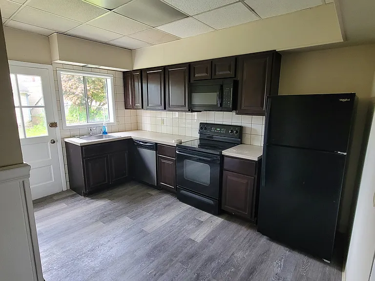824 Tombler St — Photo 10