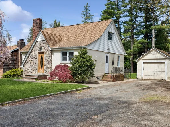 107 E 25th Street, Huntington Station, NY 11746