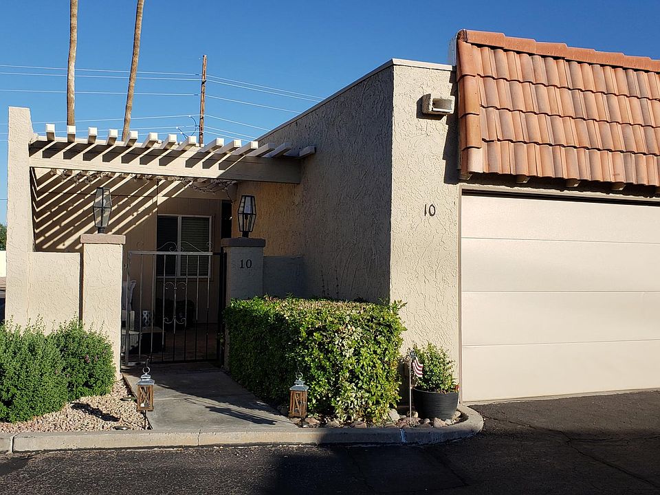 Front view. End unit