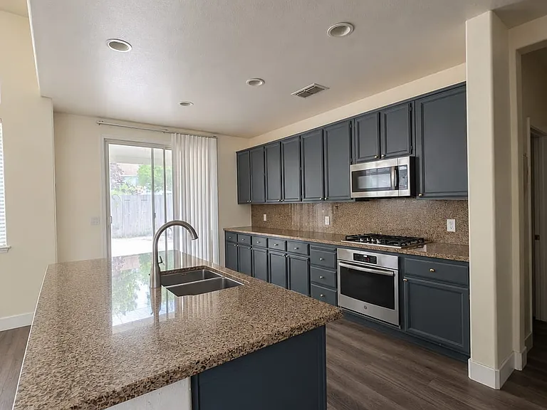 261 Oxburough Dr — Photo 5