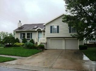1229 NE Country Ln, Lees Summit, MO 64086