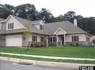 801 Meadow Ct, York, PA 17402