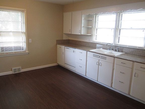 3rd image of 708 E Toledo Ave