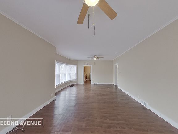 3rd image of 601 E 4th St