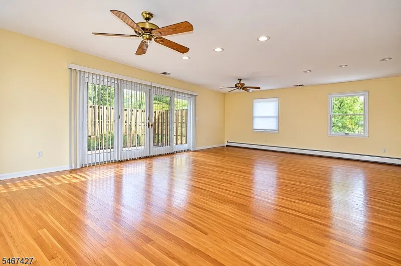 11 Mountain Blvd