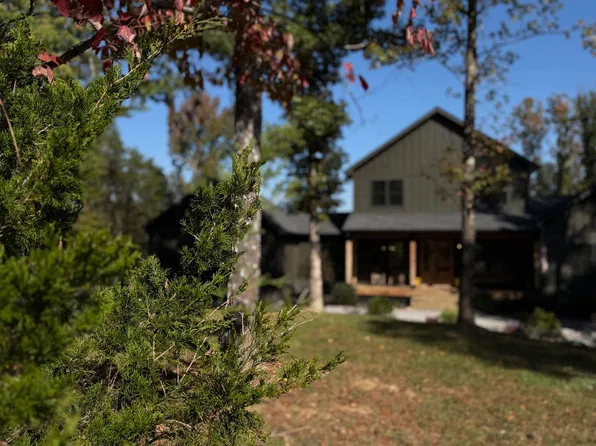 852 Old Grand Center Rd, Chickamauga, GA 30707