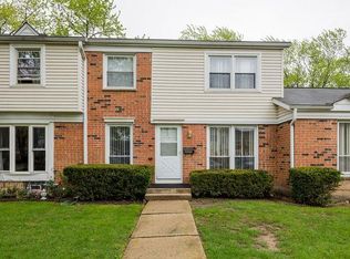 2063 Essex Ct, Streamwood, IL