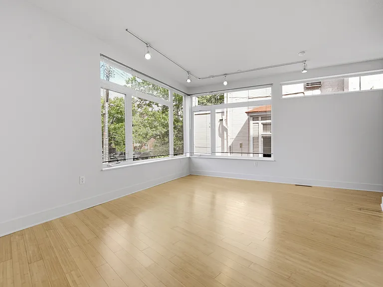 521 Shady Ave #14 — Photo 2